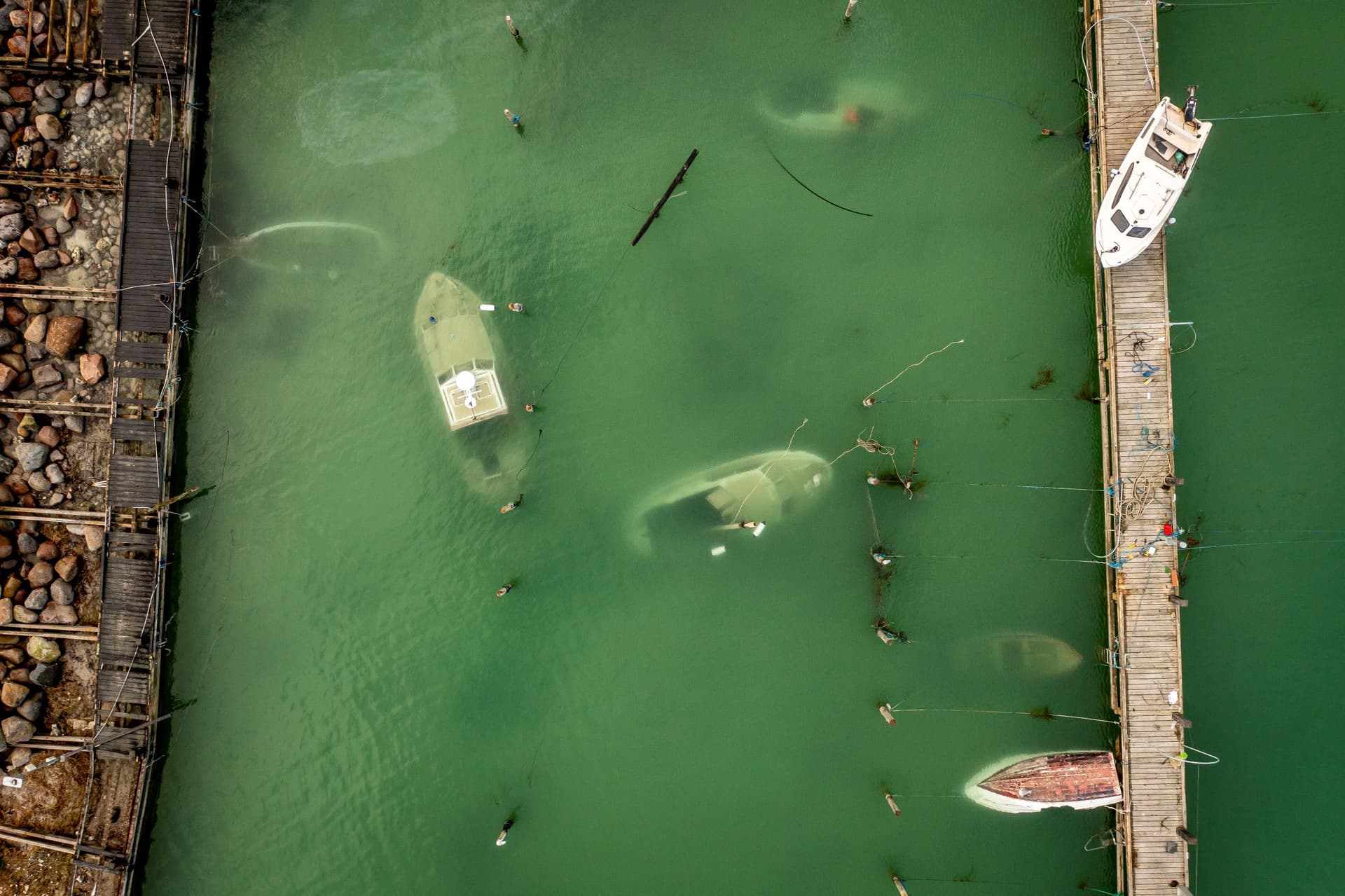 العاصفة بابت تجتاح شمال أوروبا .. سفن تغرق