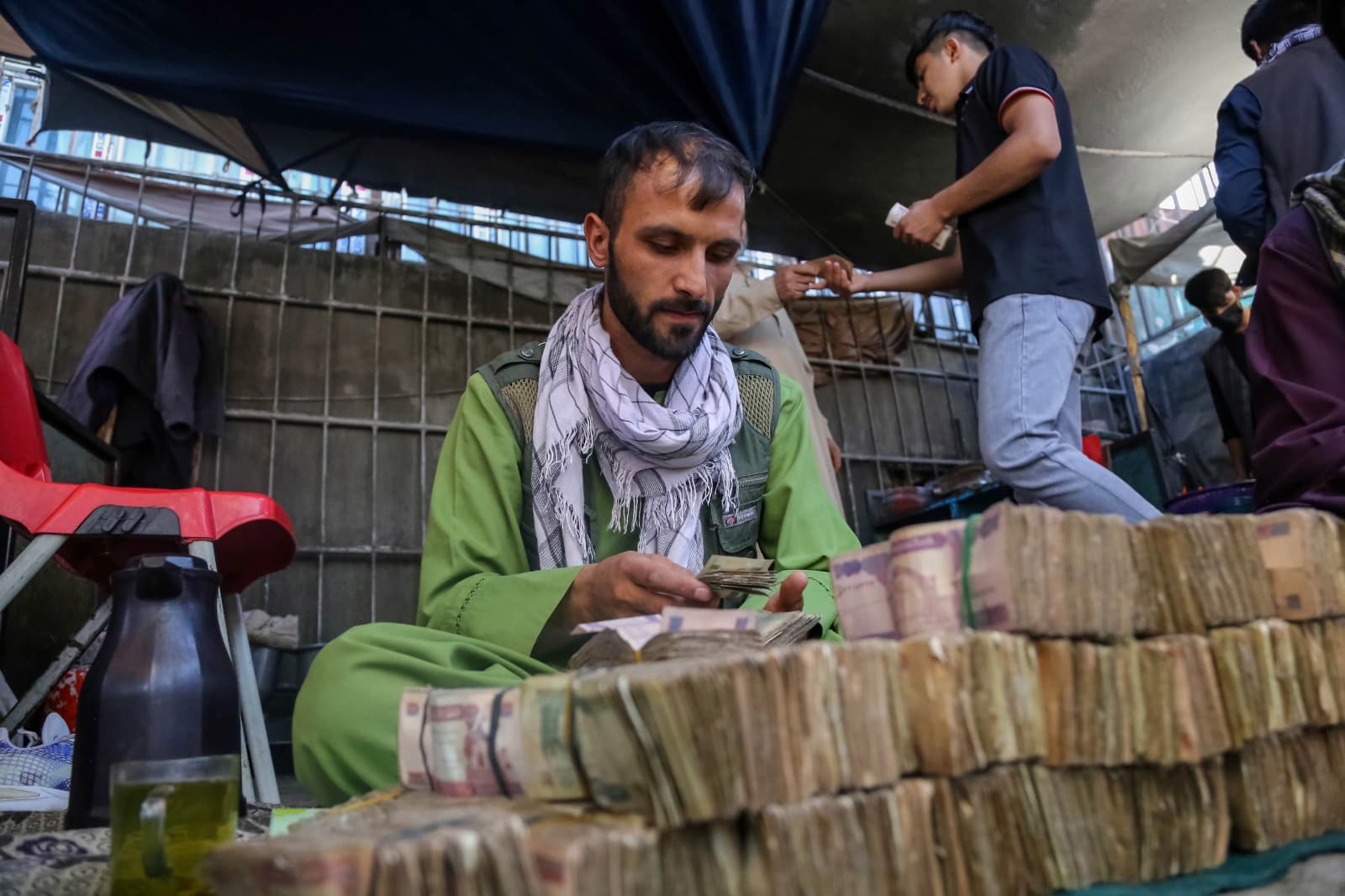 سوق صرف العملات في أفغانستان 