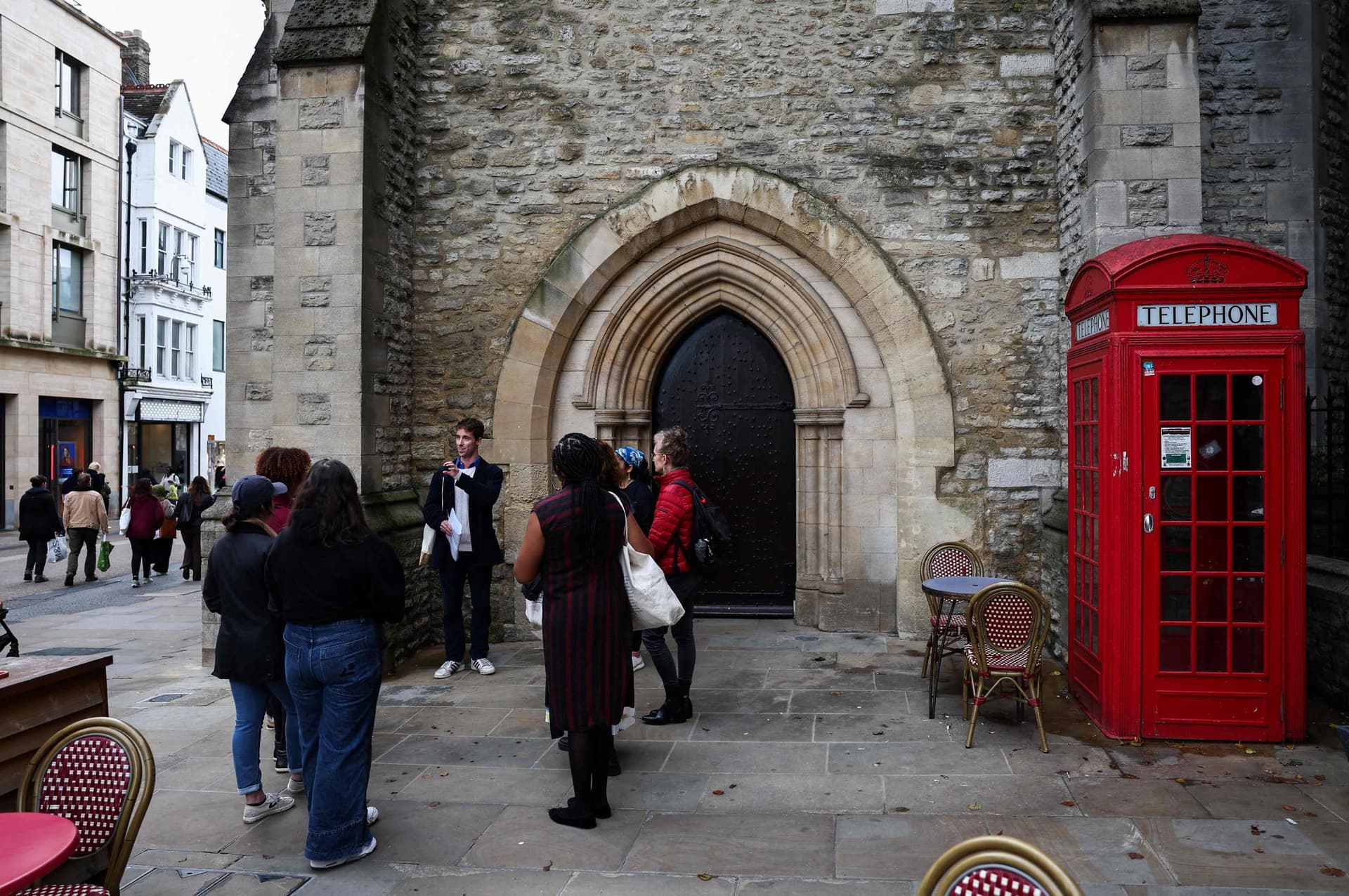 في بريطانيا.. سياح يكتشفون الجانب المظلم لجامعتي أكسفورد وكامبريدج