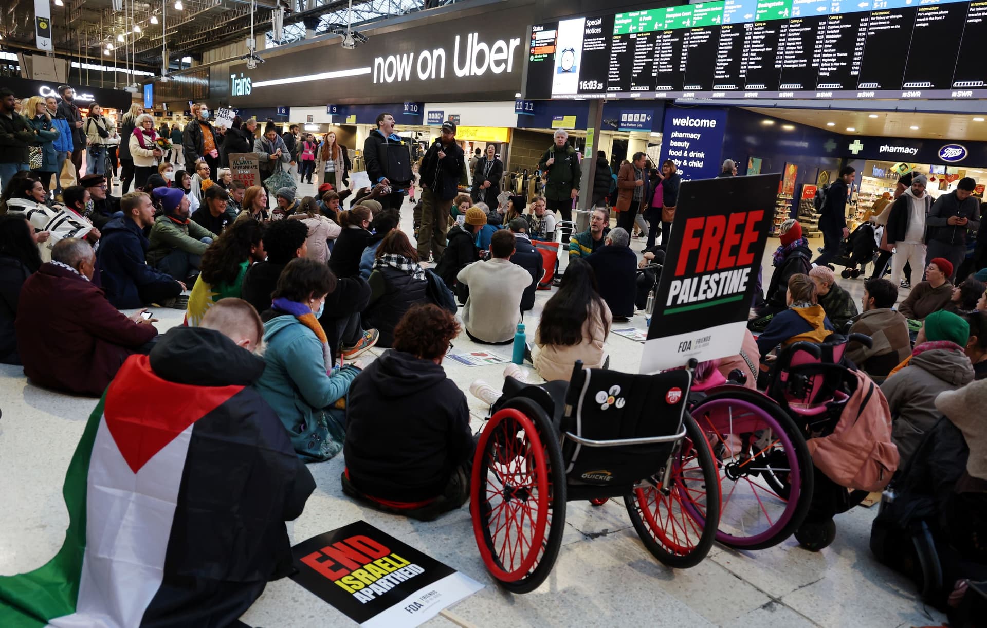 300 ألف شخص يتظاهرون في شوارع  لندن دعما لفلسطين