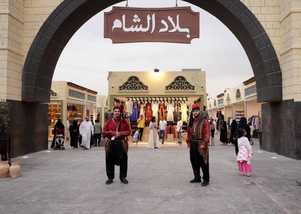  الملك: نسأل الله أن يجعل هذا العيد السعيد بهجة لوطننا وأمتنا والعالم 