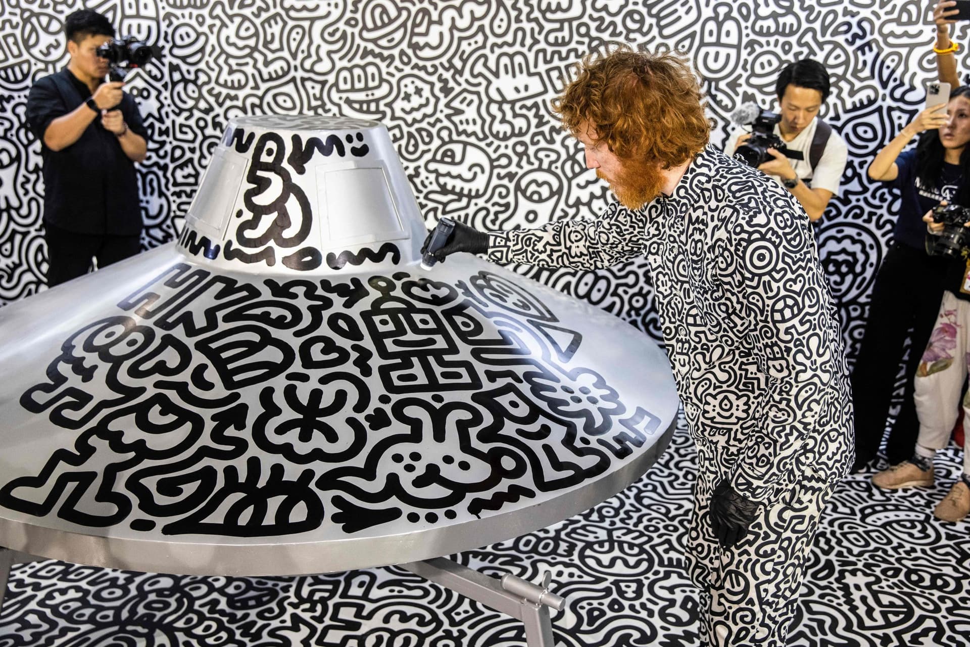 قناديل بحر وشخصيات غريبة الأطوار بمعرض بيرل لام في هونغ كونغ