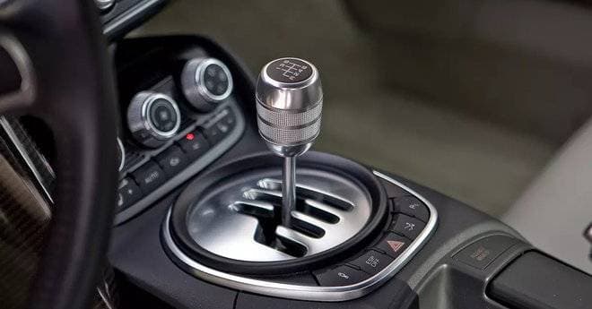 إضافة "قير عادي وهمي" للسيارات الكهربائية