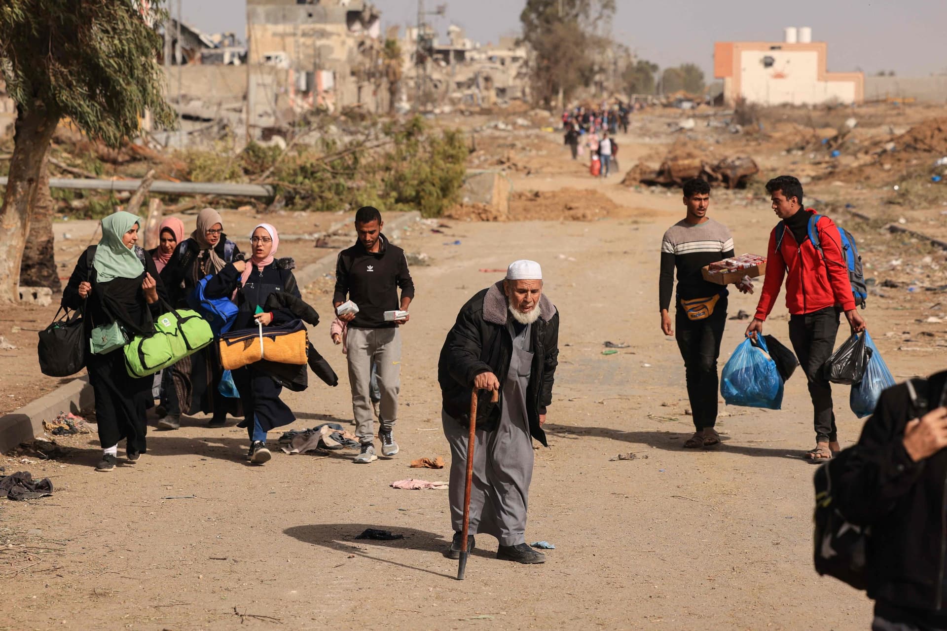  سكان غزة يواصلون الفرار 