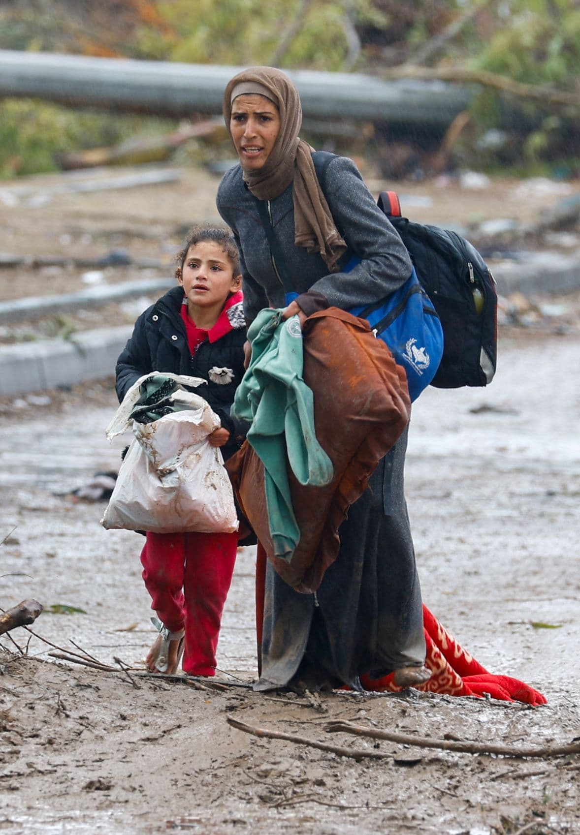 الفرار بأقدام حافية