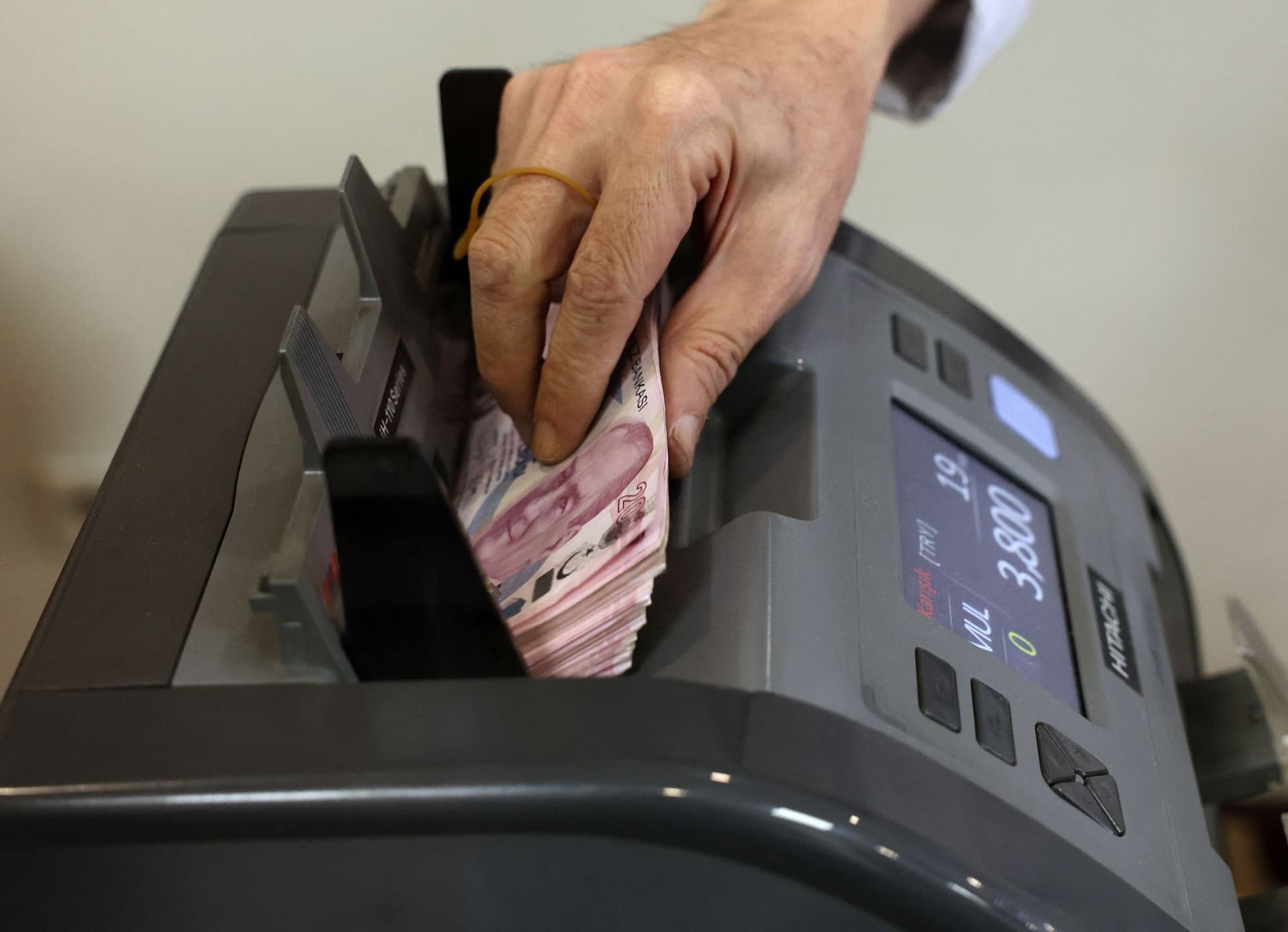 المركزي التركي يحذر من ارتفاع أسعار الفائدة دون دعم من الشركات