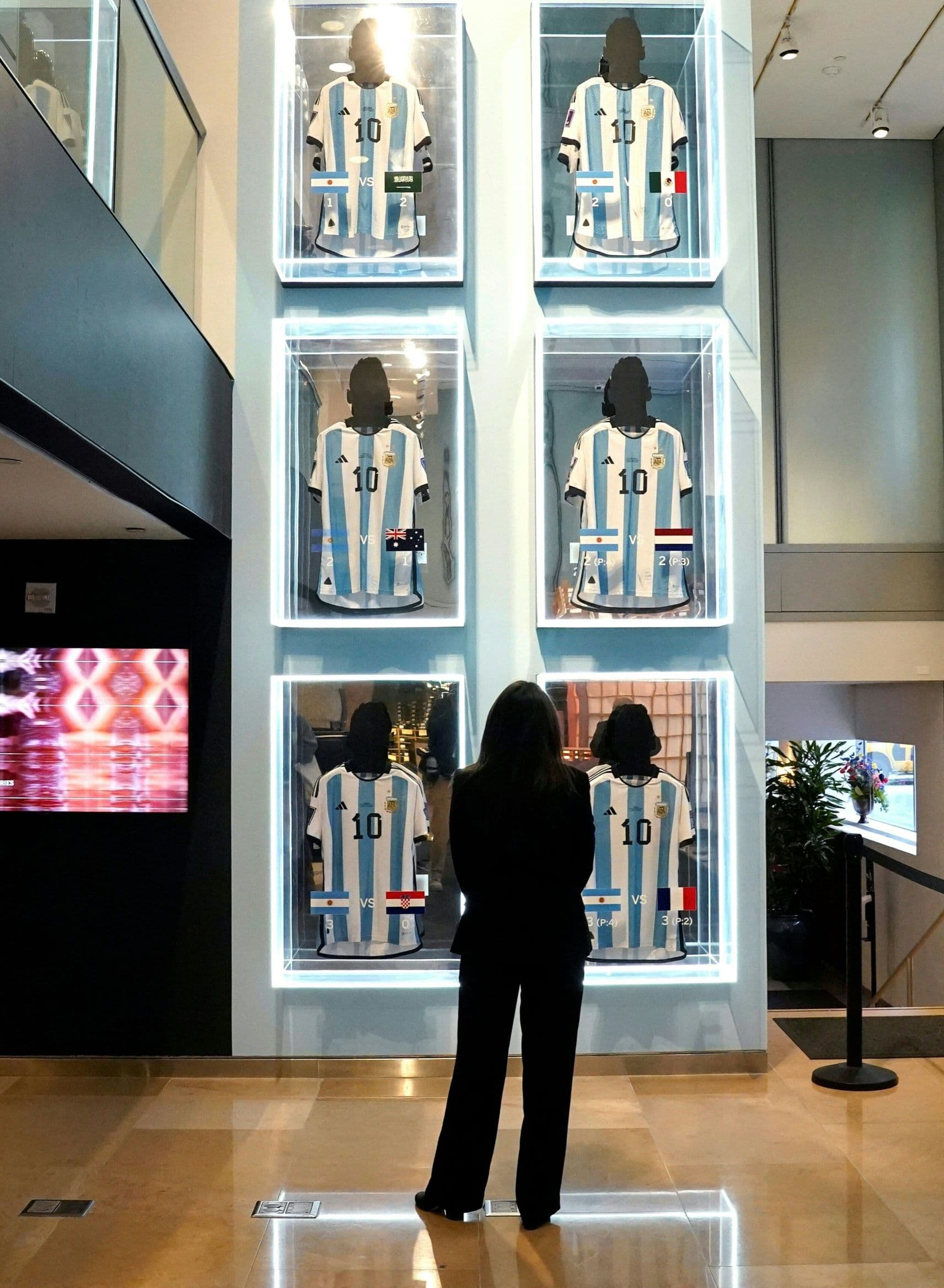 6 قمصان لميسي بكأس العالم 2022 في مزاد مفتوح