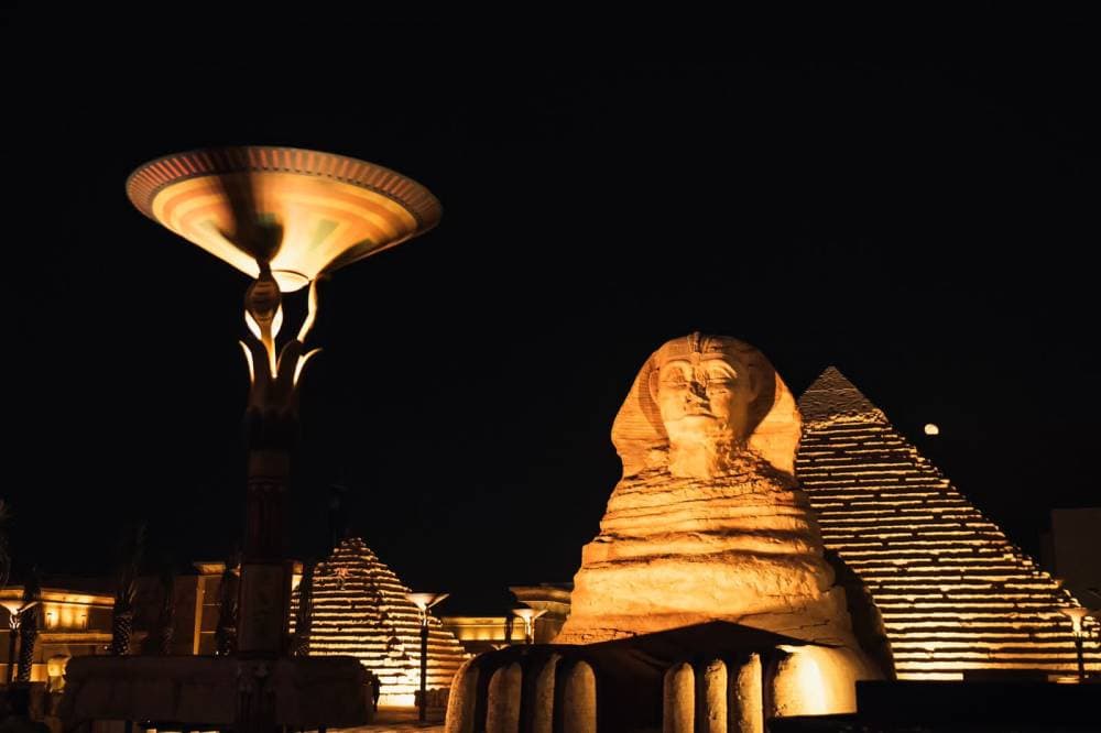 تعكس منطقة مصر ملامح من الحياة الشعبية في مصر.