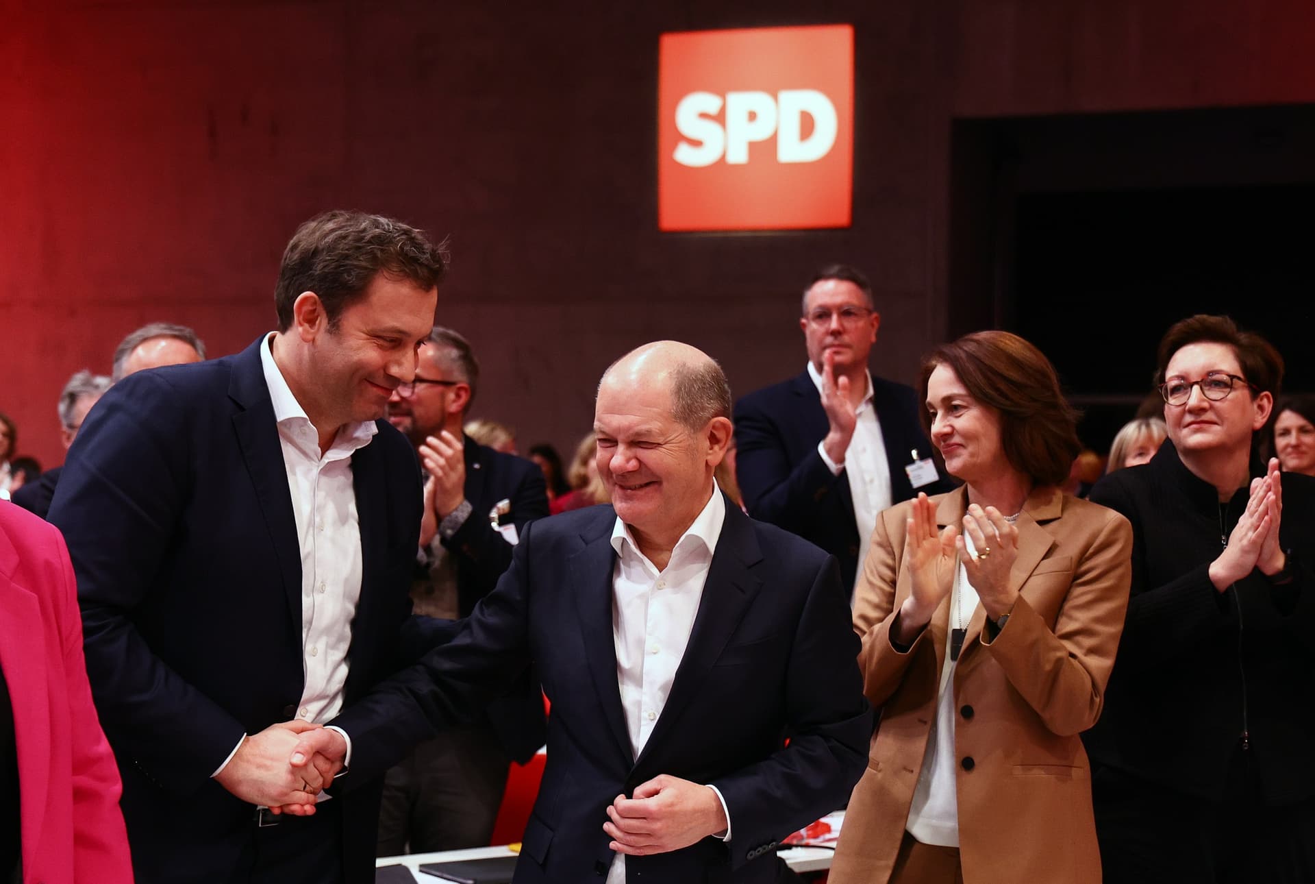 أزمة الميزانية تعرقل خطط الحكومة الألمانية للإنفاق .. شولتس يرفض خفض الإعانات