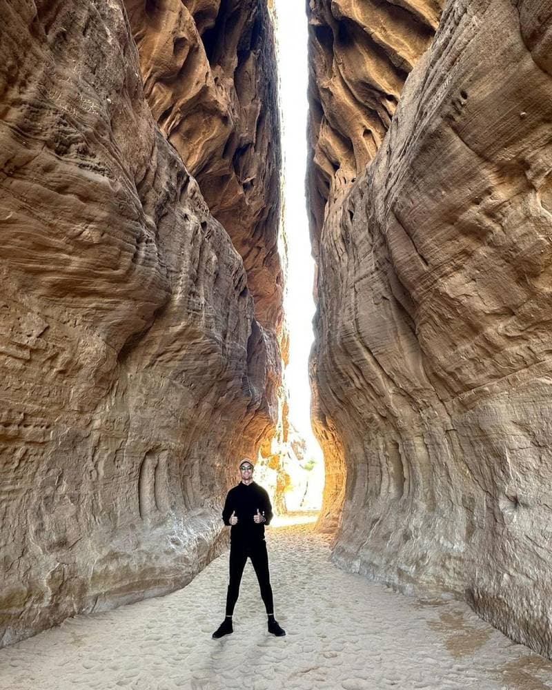 شد تراث العلا، النجم البرتغالي كريستيانو رونالدو قائد فريق النصر، حيث نشر عبر حسابه الرسمي في «إنستجرام» صورا له في بعد الأماكن التاريخية، وقال "منبهر بالتراث الإنساني والطبيعي الاستثنائي لمنطقة العلا هنا في السعودية».