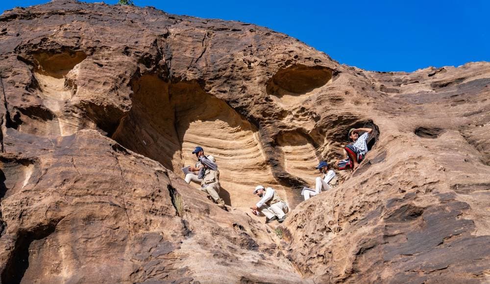 هيئة التراث توثق 19 ملجأ صخريا في جازان