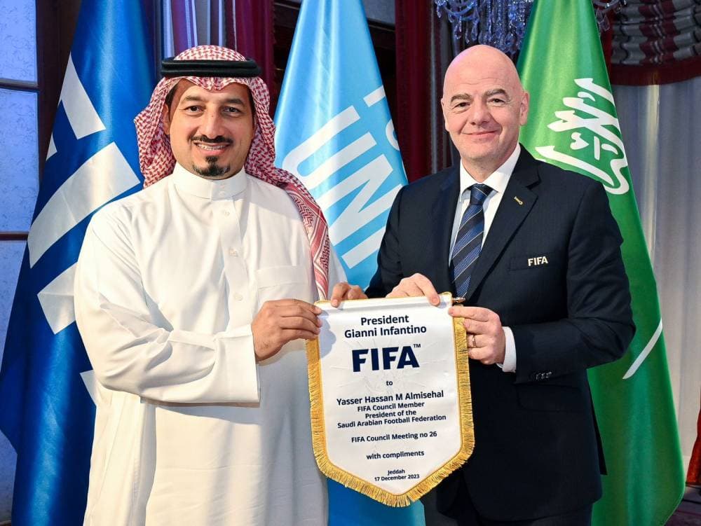 إنفانتينو  والمسحل بعد اجتماع الفيفا.