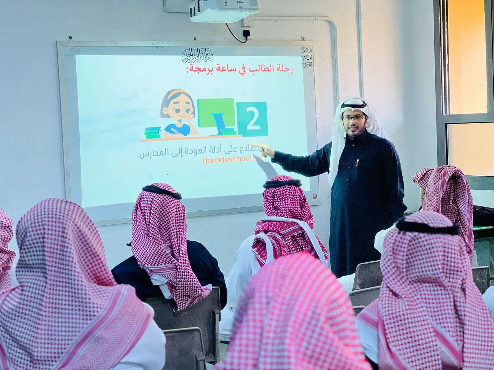 مدارس "تعليم الرياض"  يتفاعلون مع مبادرة "ساعة برمجة"