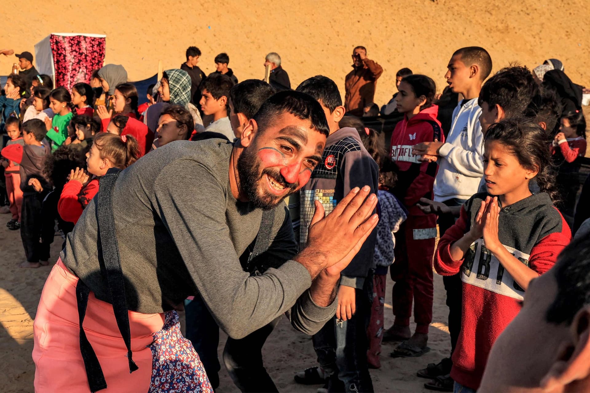 حفاظا على صحتهم النفسية .. برامج ترفيهية لأطفال غزة