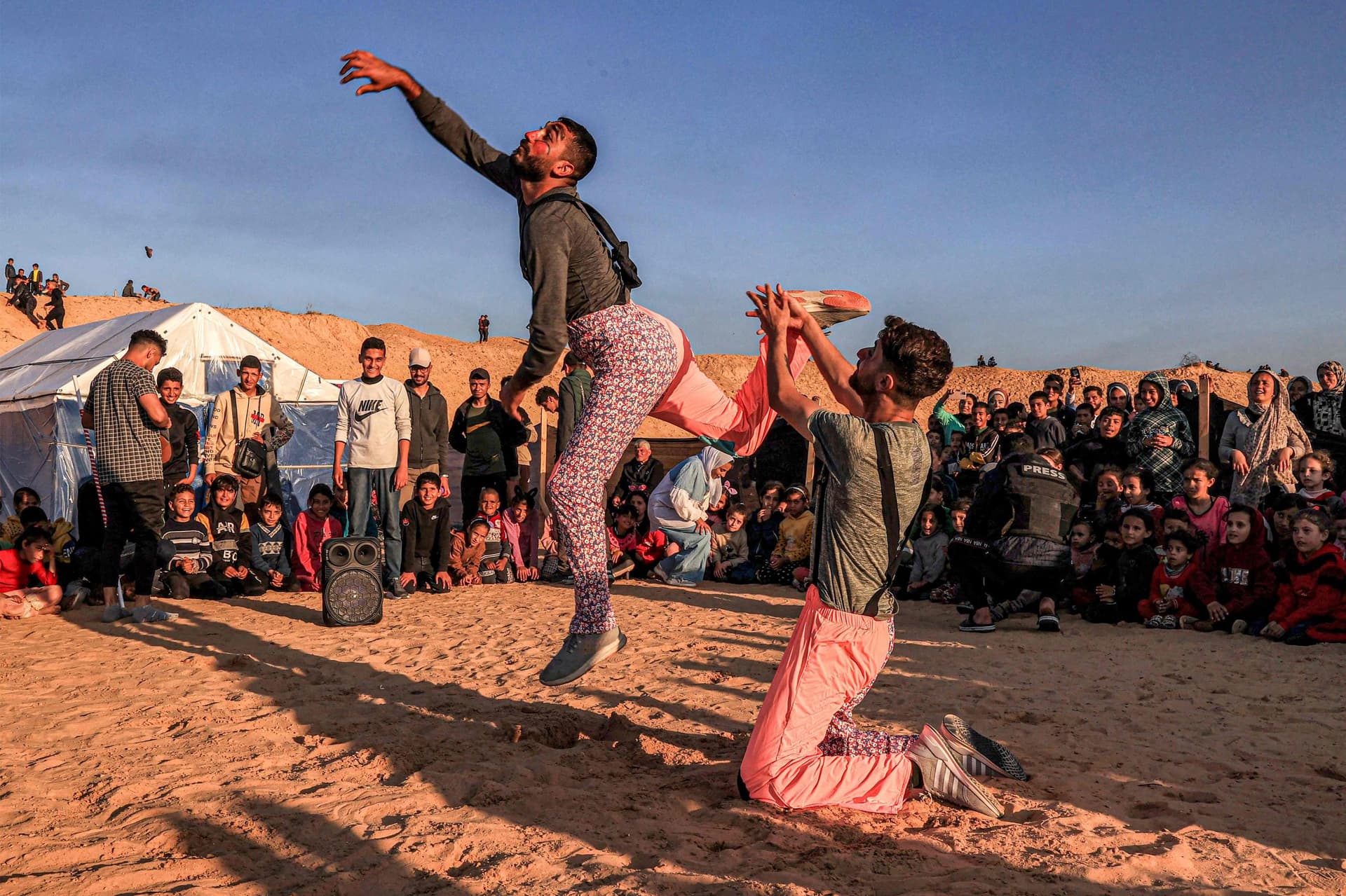 حفاظا على صحتهم النفسية .. برامج ترفيهية لأطفال غزة