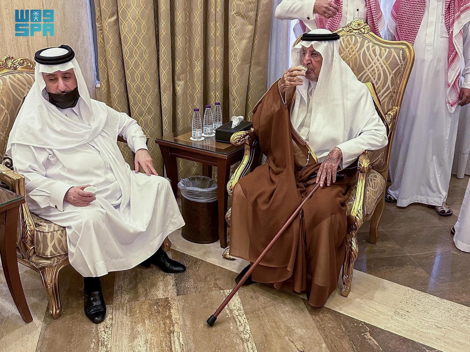  أمير مكة يعزي أبناء الأمير ممدوح بن عبدالعزيز