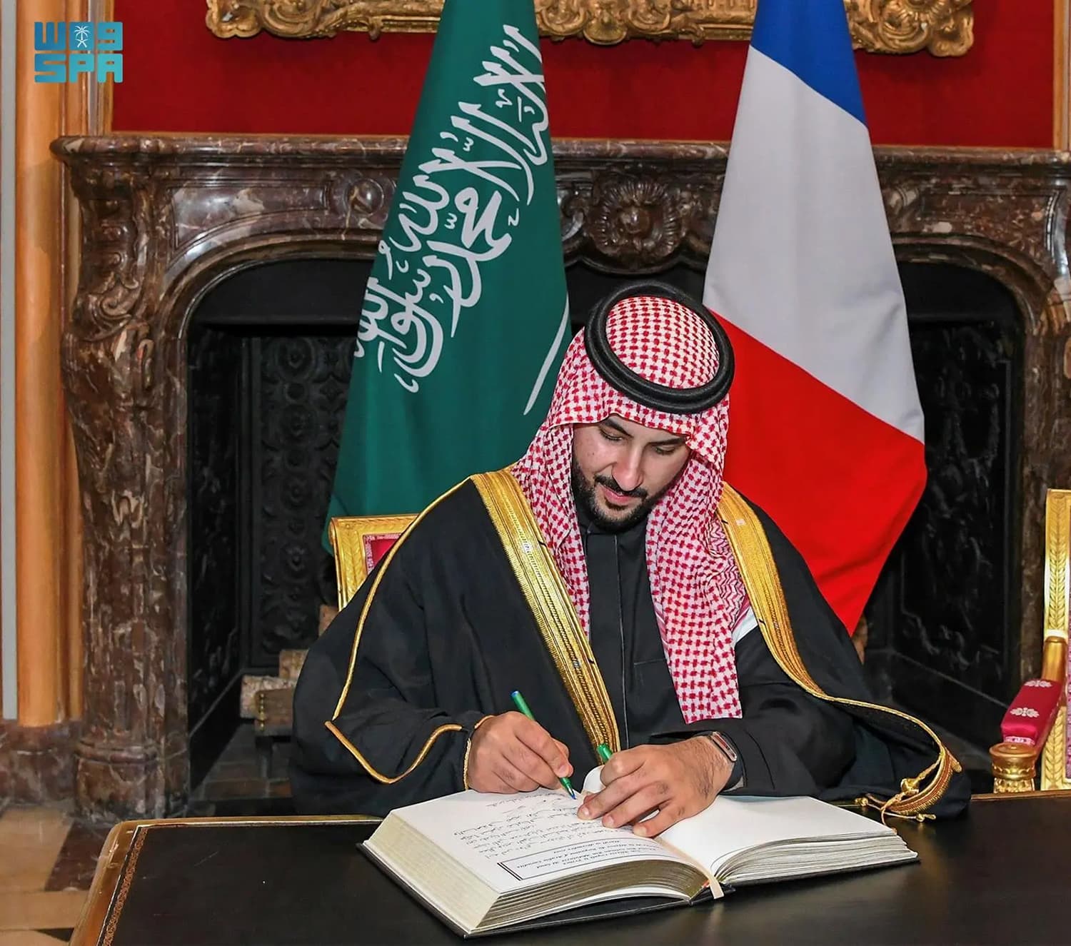 وزير القوات المسلحة الفرنسية يستقبل وزير الدفاع ويشهدان توقيع مشروع خطة تنفيذية بين الوزارتين