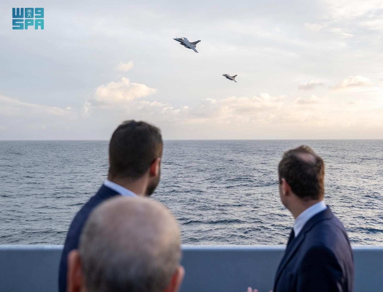 وزير الدفاع يزور الفرقاطة الفرنسية "شوفالييه بول" ويشهد تمرين الدفاع الجوي مع طائرات الرافال