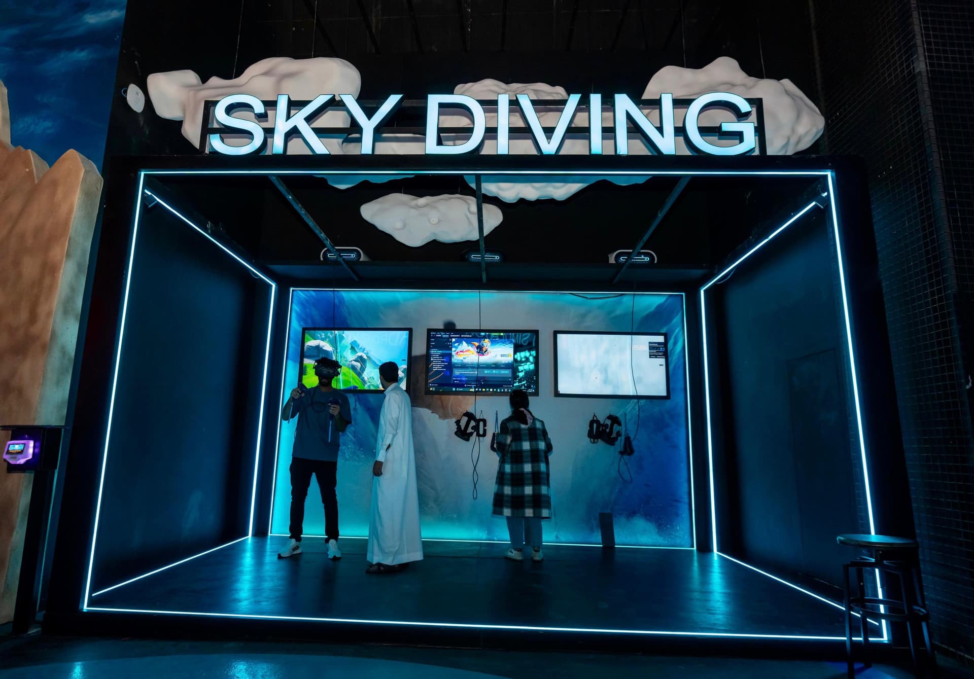 تجربة "Meta World" في بوليفارد وورلد .. تأخذ عشاق الألعاب التفاعلية إلى عالم آخر من التشويق