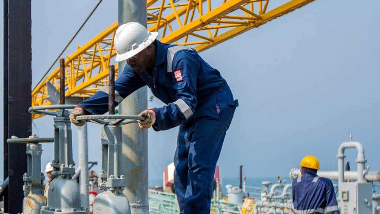الضغوط الهبوطية اتسعت على العقود الآجلة للنفط الخام بعدما تنامت المخاوف بشأن العرض.