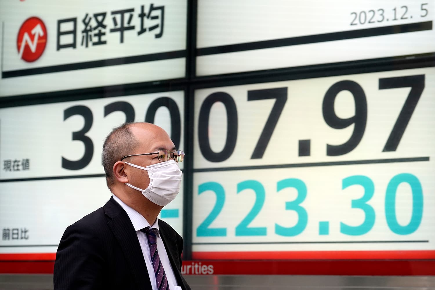 نيكاي يسجل أكبر خسارة يومية في 6 أسابيع .. انخفاض أسهم شركات الرقائق