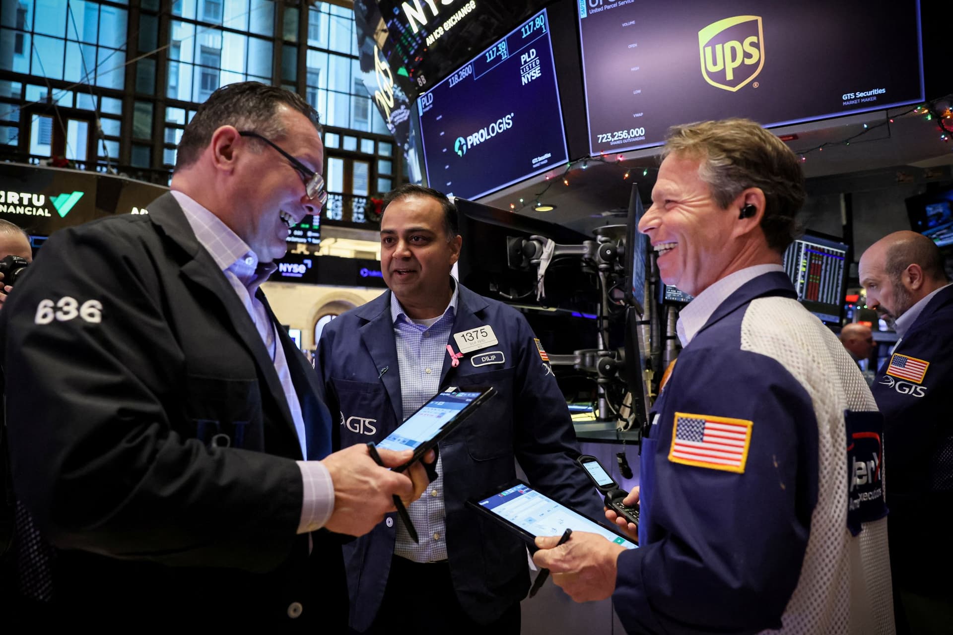 أسهم أبل والشركات العملاقة ترتفع عند إغلاق "وول ستريت"