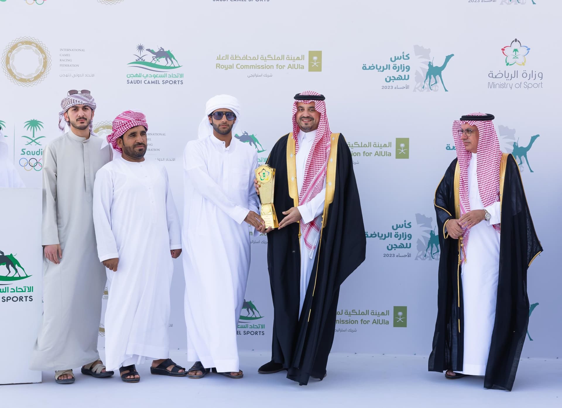 نيابة عن أمير المنطقة الشرقية .. توجهم الأمير فهد بن جلوي في اليوم الختامي