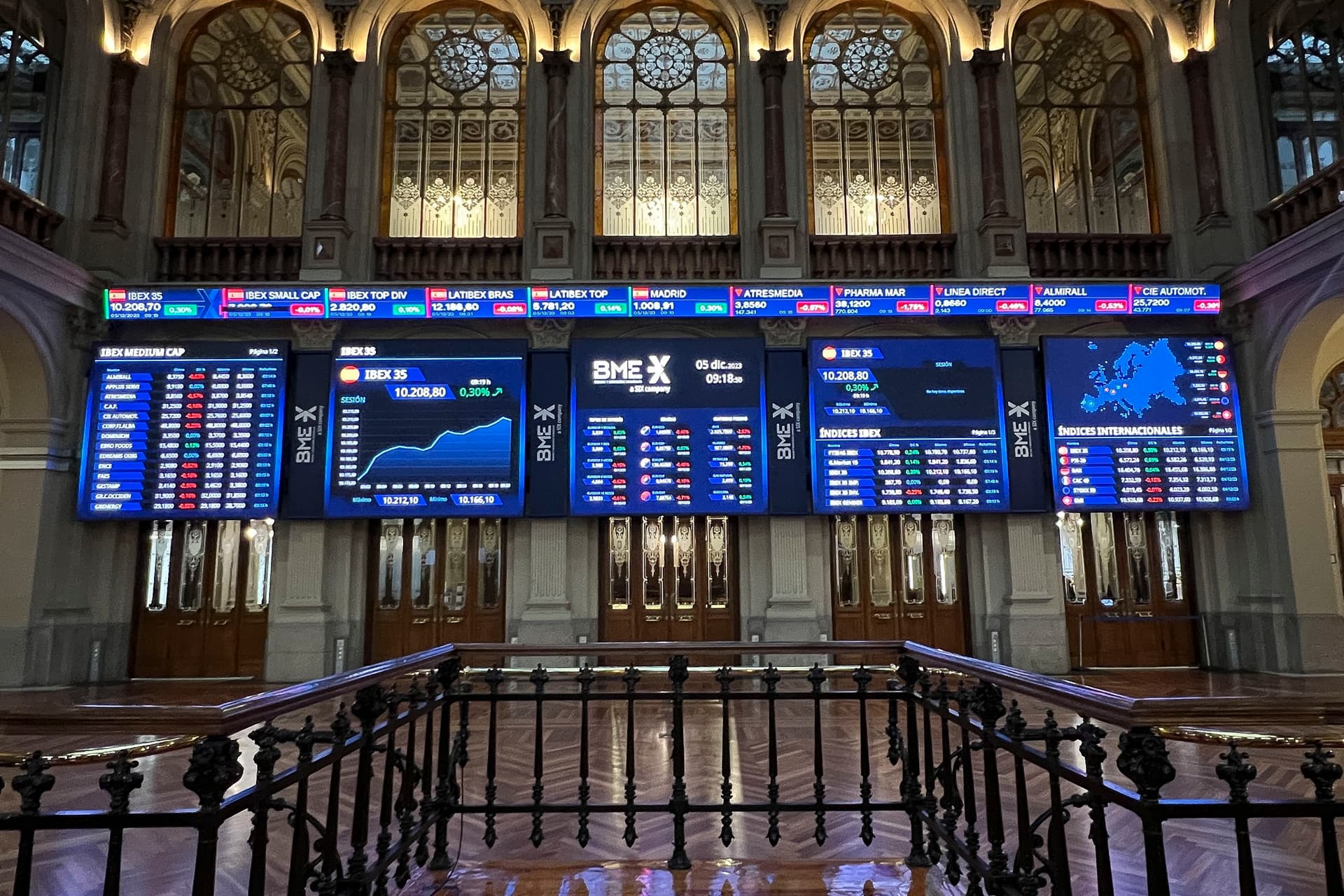 الأسهم الأوروبية تتراجع بضغط من مخاوف التباطؤ الاقتصادي