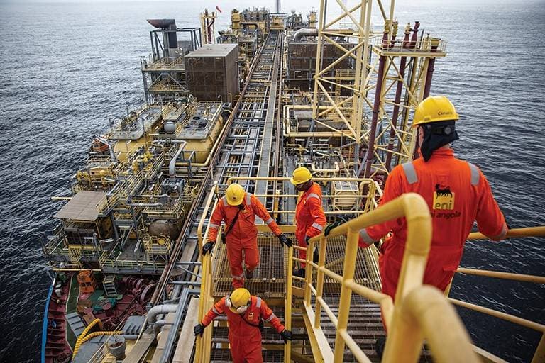 سوق النفط تواجه أخطارا متزايدة في ممرات الشحن .. التسليم قد يستغرق وقتا أطول