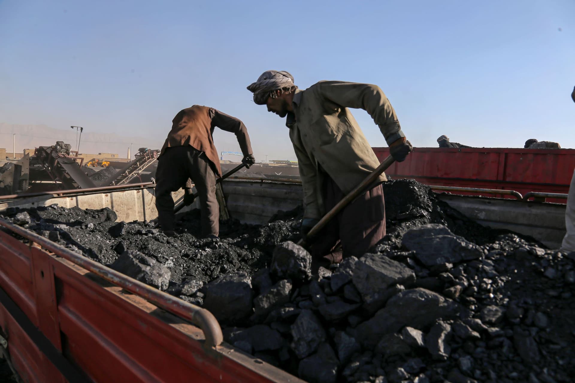 مليارا دولار قيمة صادرات الفحم الأفغانية في 2023