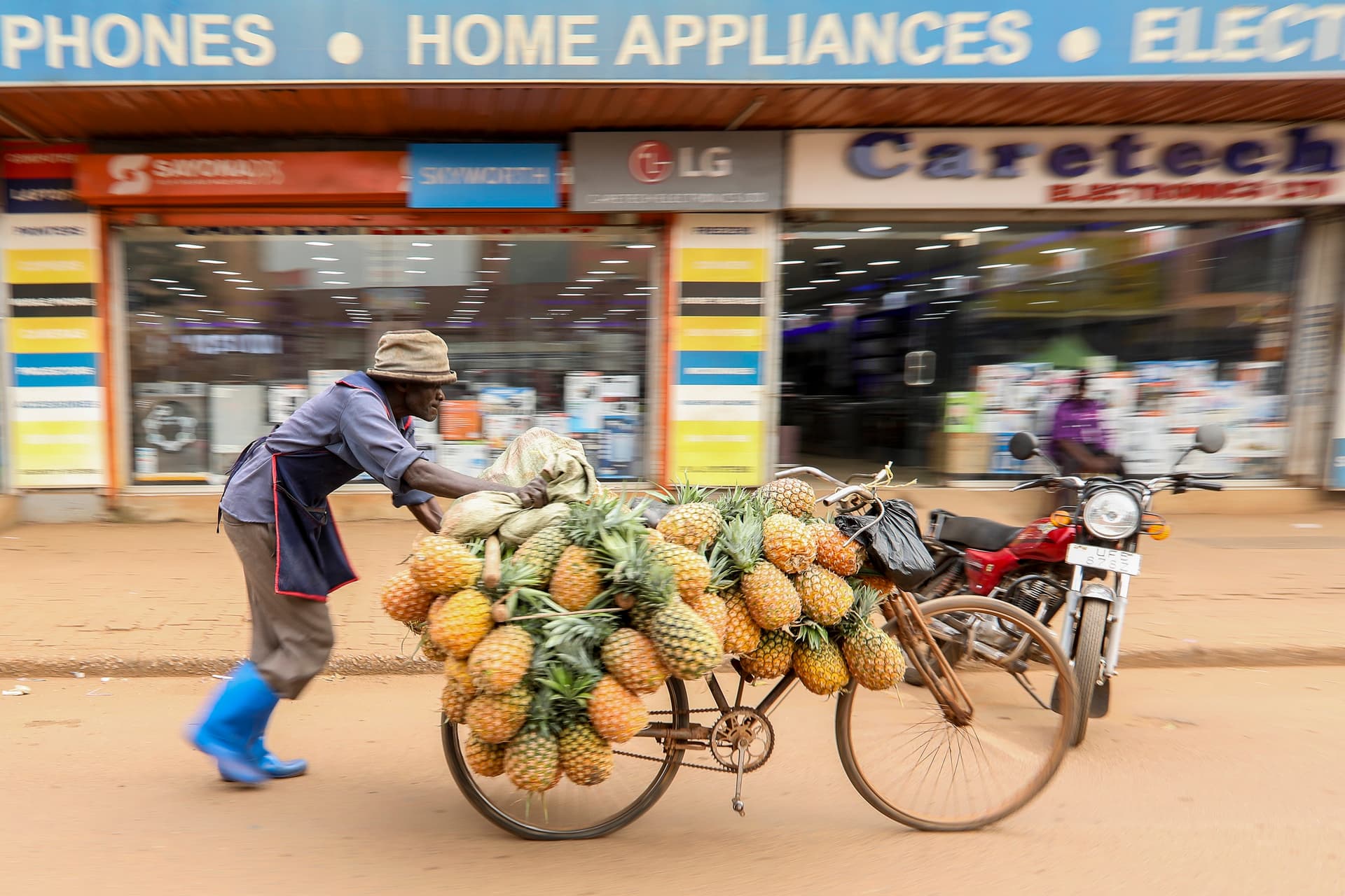 إفريقيا تطفو على 1.8 تريليون دولار من الديون وسط إعادة هيكلة بطيئة