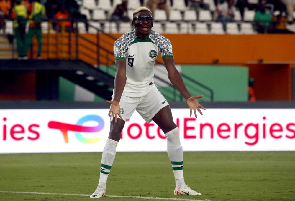فيكتور أوسيمين خلال مشاركته مع المنتخب النيجيري خلال كأس أمم إفريقيا 2024 (إ ب أ)