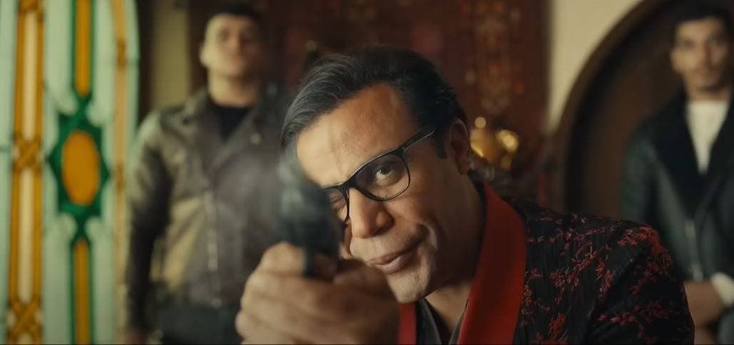 مشهد من العمل.