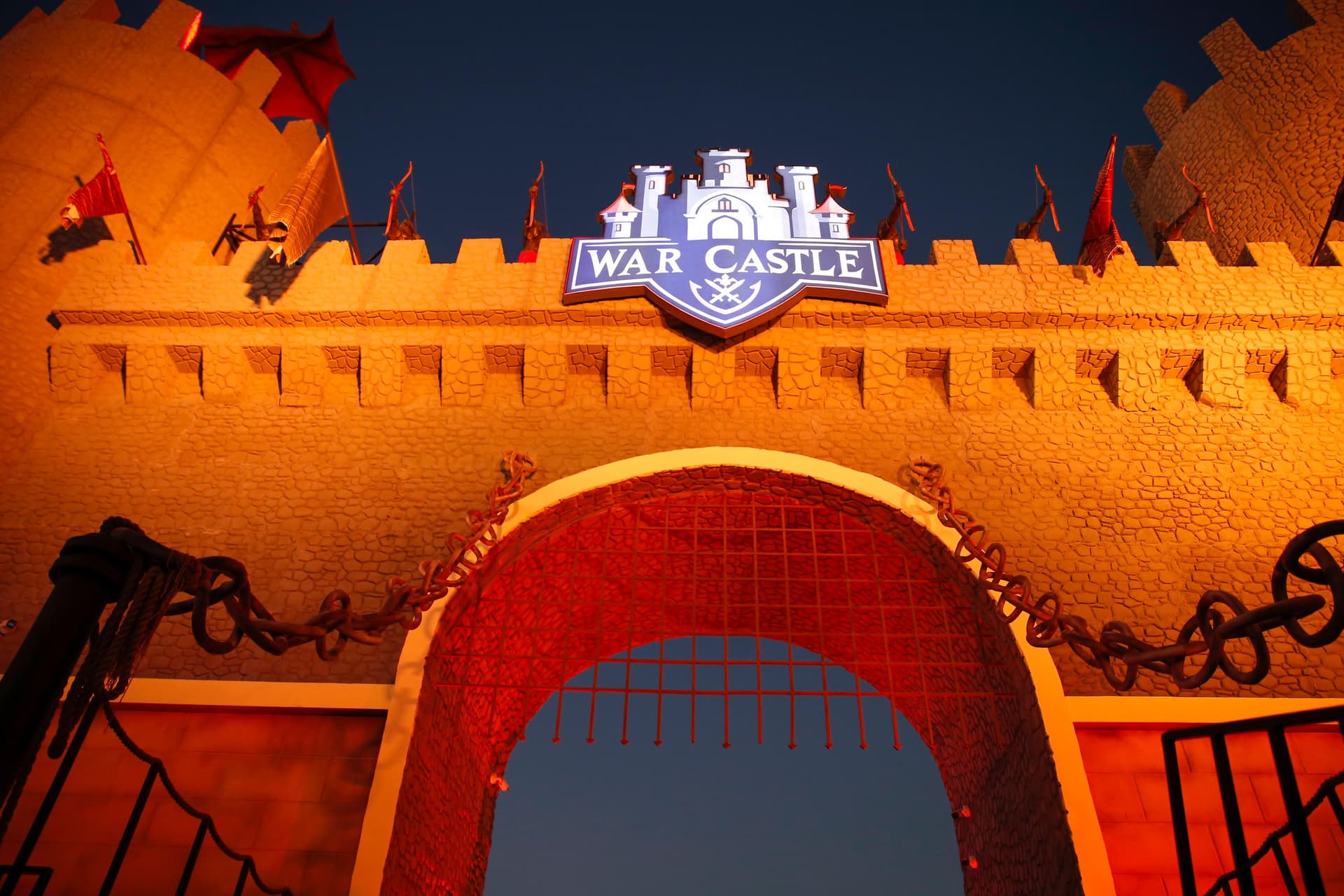 في قرية "War Castle" .. زوار بوليفارد وورلد يعيشون تجربة حروب العصور الوسطى