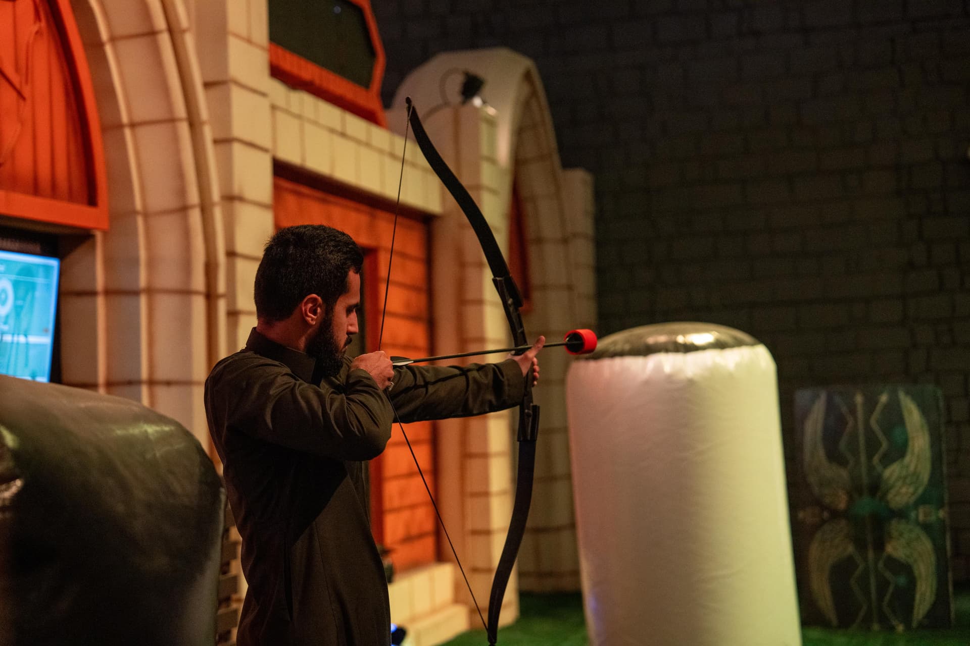 في قرية "War Castle" .. زوار بوليفارد وورلد يعيشون تجربة حروب العصور الوسطى