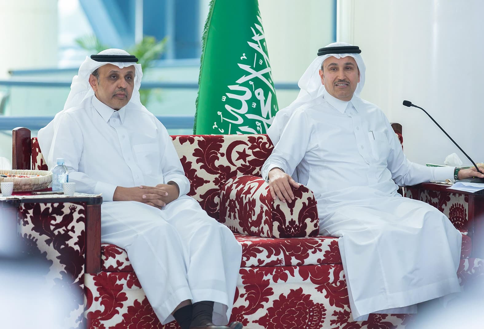 وزير النقل خلال لقائه أعضاء مجلس اللوجستيات وعدد من المستثمرين بالقطاع في غرفة جدة.