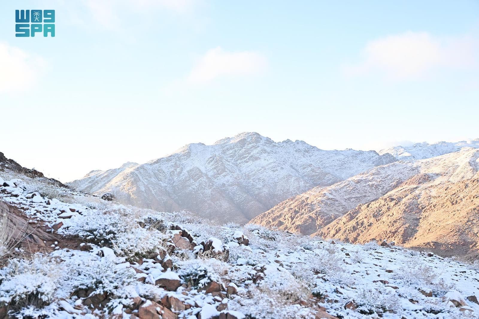 الثلوج تغطي قمم تروجينا وسط نيوم بعد تساقط استمر لساعات