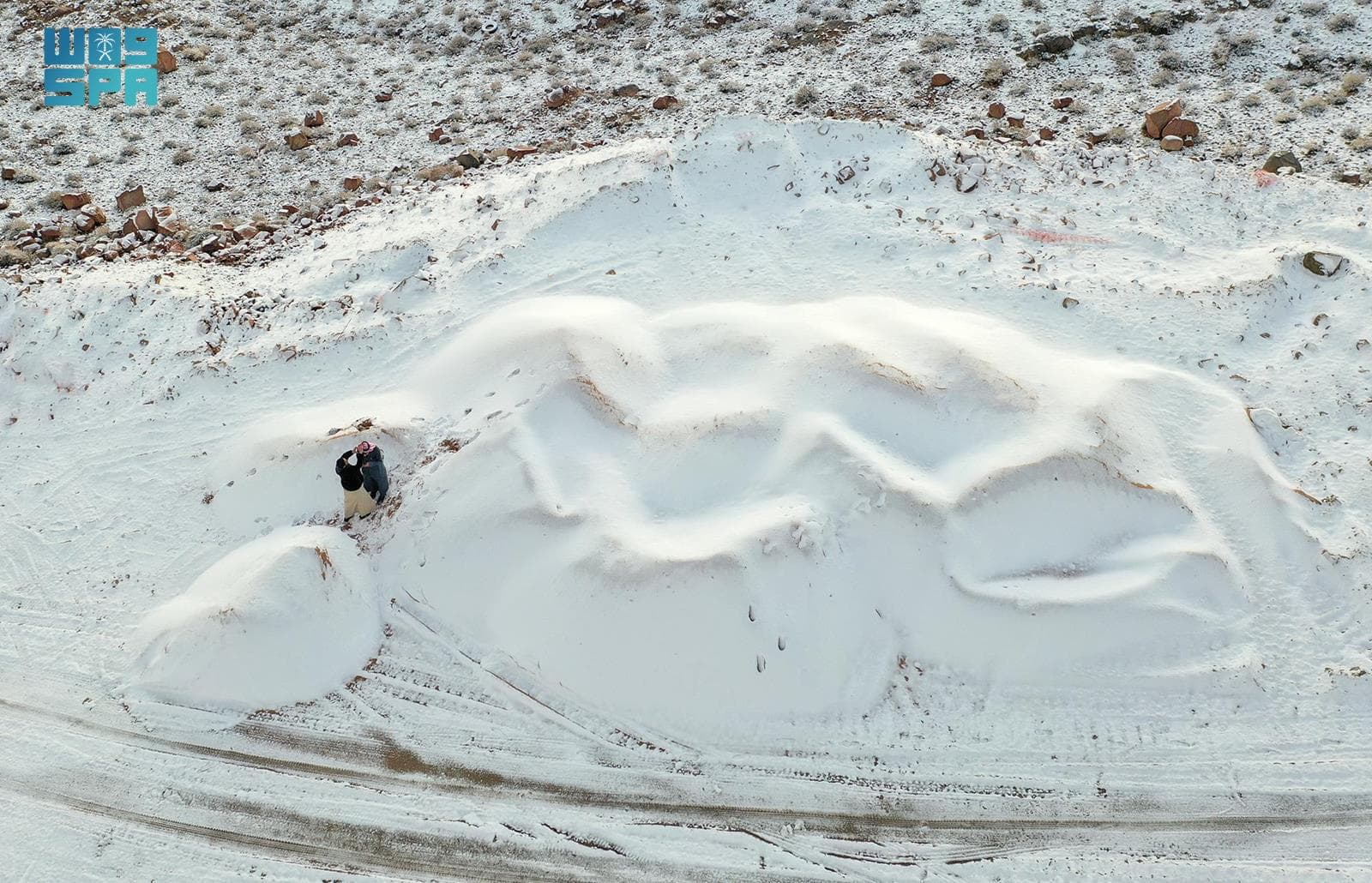 الثلوج تغطي قمم تروجينا وسط نيوم بعد تساقط استمر لساعات