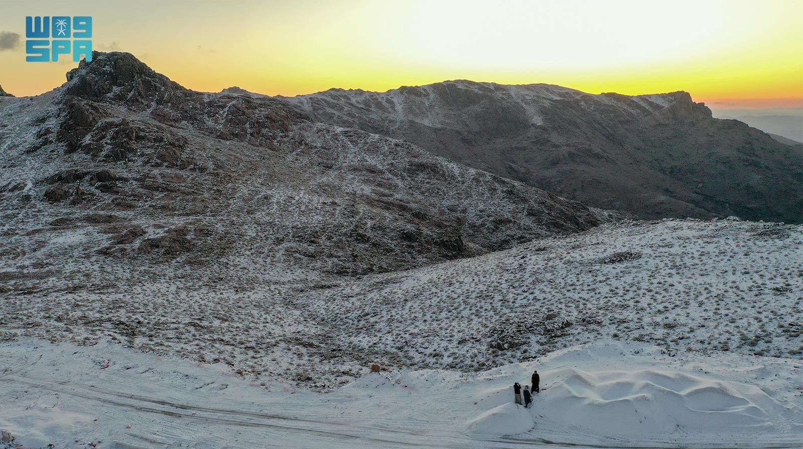 الثلوج تغطي قمم تروجينا وسط نيوم بعد تساقط استمر لساعات