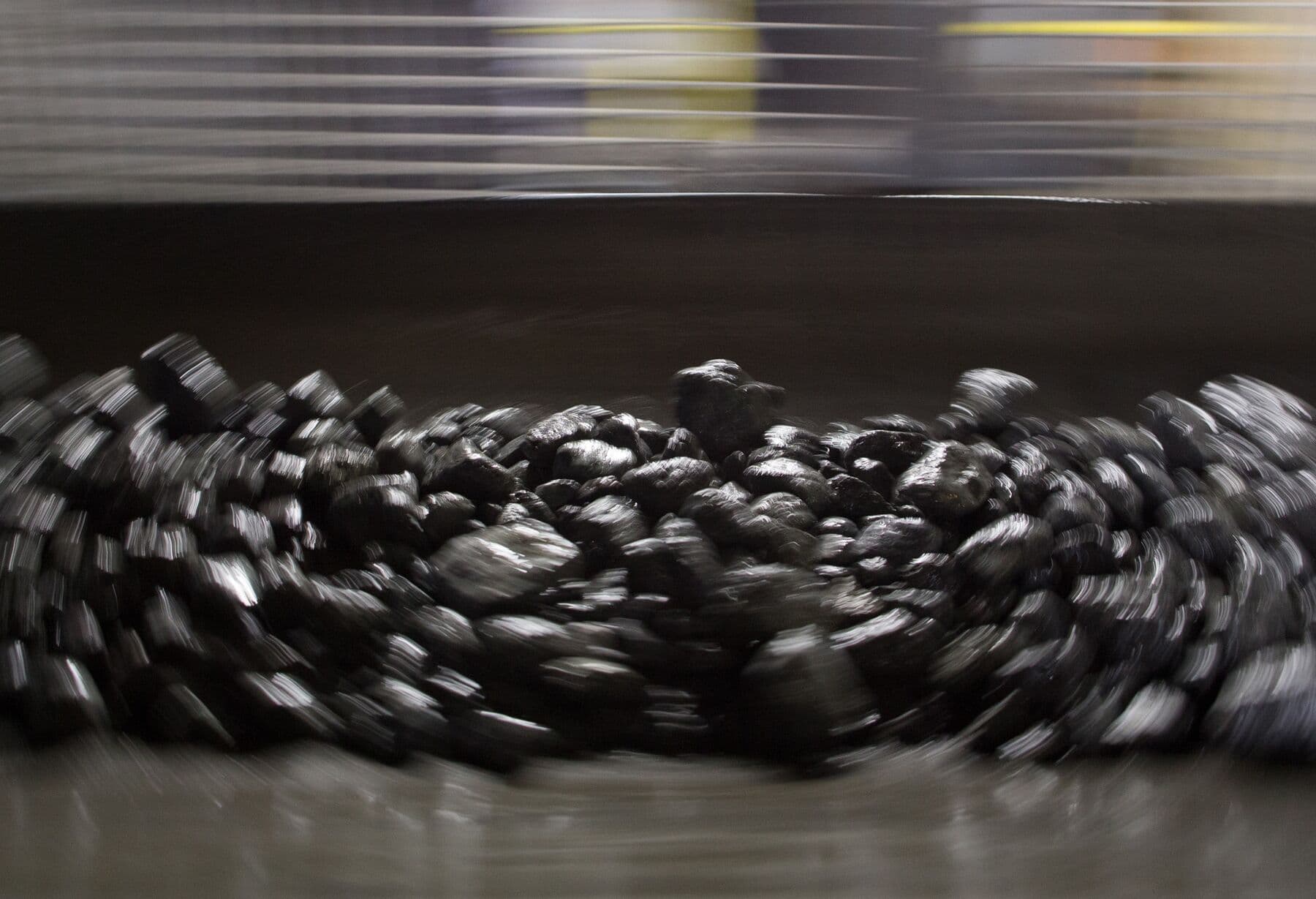 خام النحاس والنيكل. "بلومبرغ".