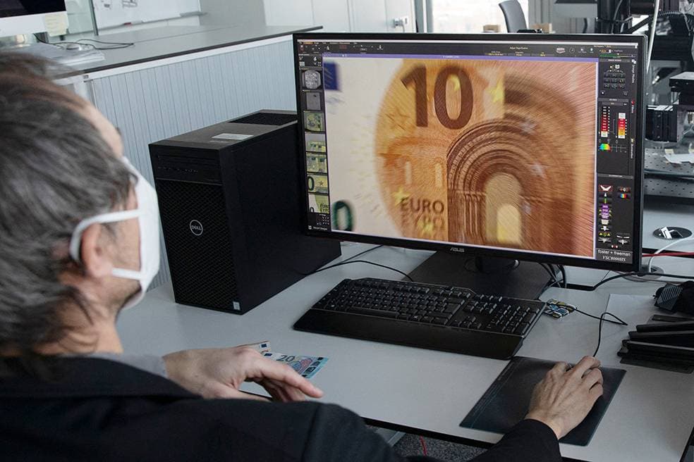 يسمح التنظيم للأشخاص بتحويل الأموال خارج ساعات العمل في جميع أنحاء أوروبا. "الفرنسية"