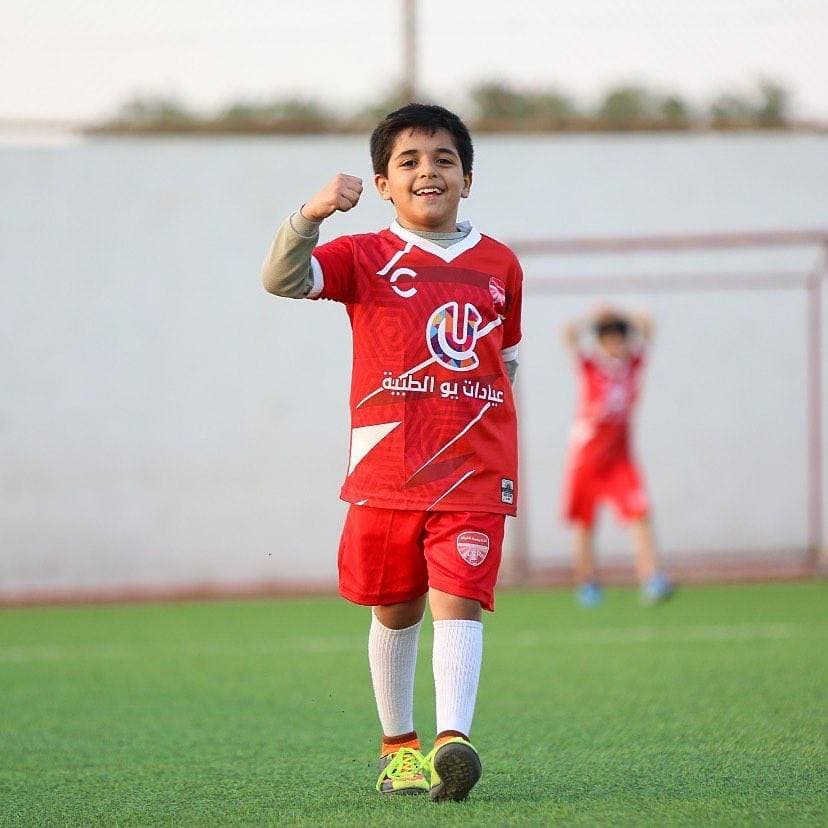 أحد اللاعبين المشاركين في أكاديمية الليفر في الرياض.