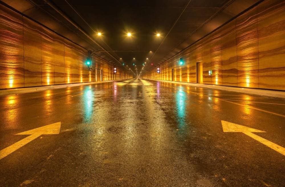 نفق طريق أبي بكر الصديق في مشروع حديقة الملك سلمان الذي سيتم افتتاحه غدا. "واس"