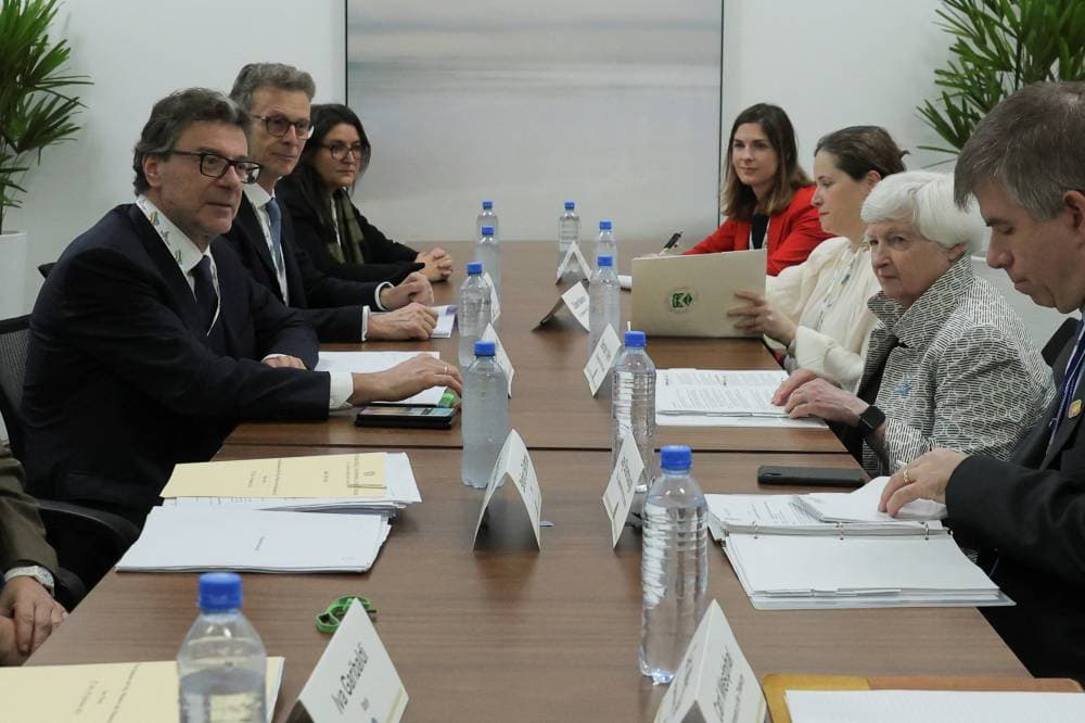 جانب من اجتماعات ثنائية خلال اجتماع وزراء المالية ومحافظي البنوك المركزية لمجموعة العشرين في بالبرازيل. "رويترز"