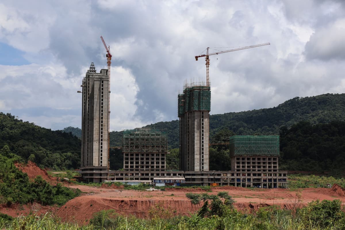 مبنى قيد الإنشاء قرب الحدود بين الصين ولاوس في. "بلومبرغ"