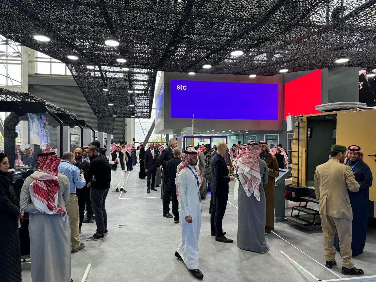 جانب من فعاليات النسخة الثالثة لمعرض الدفاع العالمي في الرياض. "الاقتصادية"