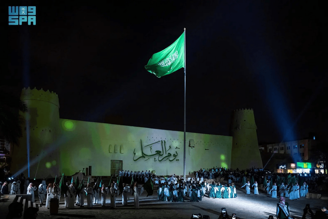 يأتي هذا اليوم انطلاقًا من قيمة العلم الوطني الممتدة عبر تاريخ الدولة السعودية منذ تأسيسها في عام 1139هـ الموافق 1727م. "واس"