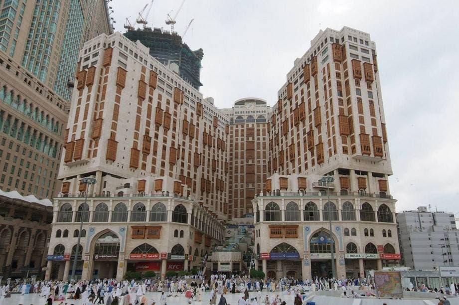 "وول ستريت" تستهل تداولاتها مستقرة مع بحث المستثمرين لإشارات على رفع الفائدة