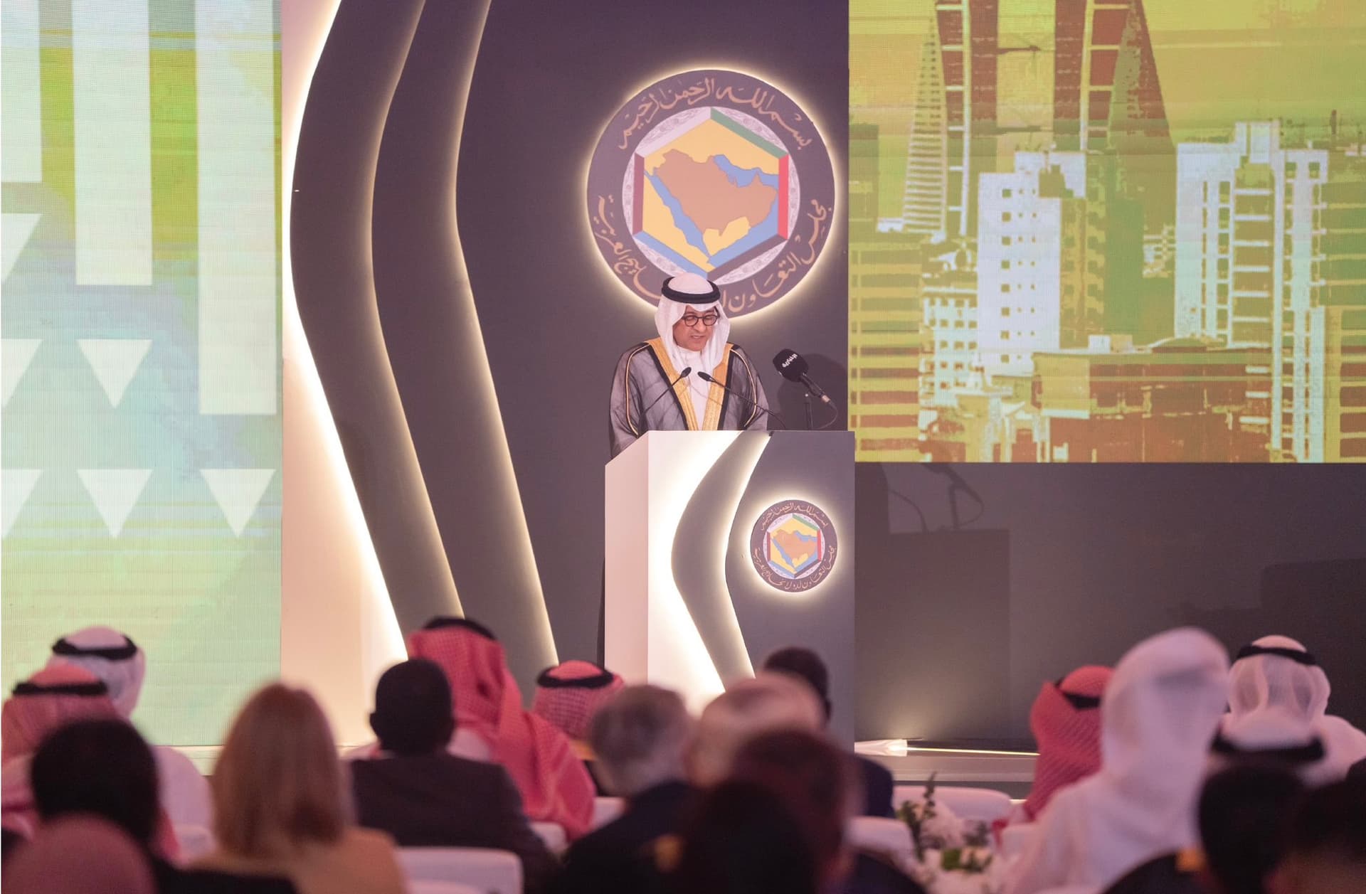 جاسم البدوي أمين مجلس التعاون الخليجي متحدثا عن الرؤية المستقبلية للأمن الإقليمي.
