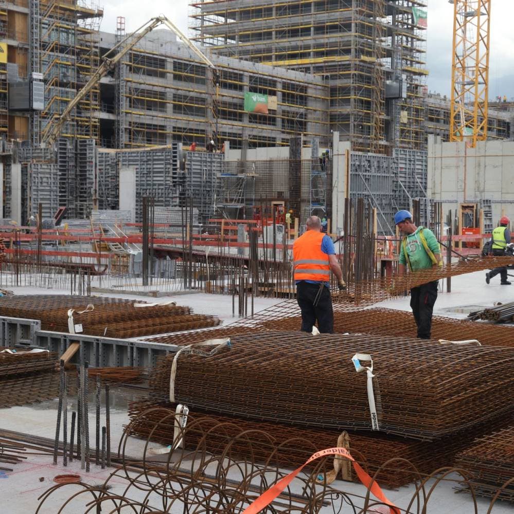 أصبحت مشاريع البناء أكثر تكلفة بشكل ملحوظ في العامين الماضيين بسبب رفع الفائدة. "رويترز"